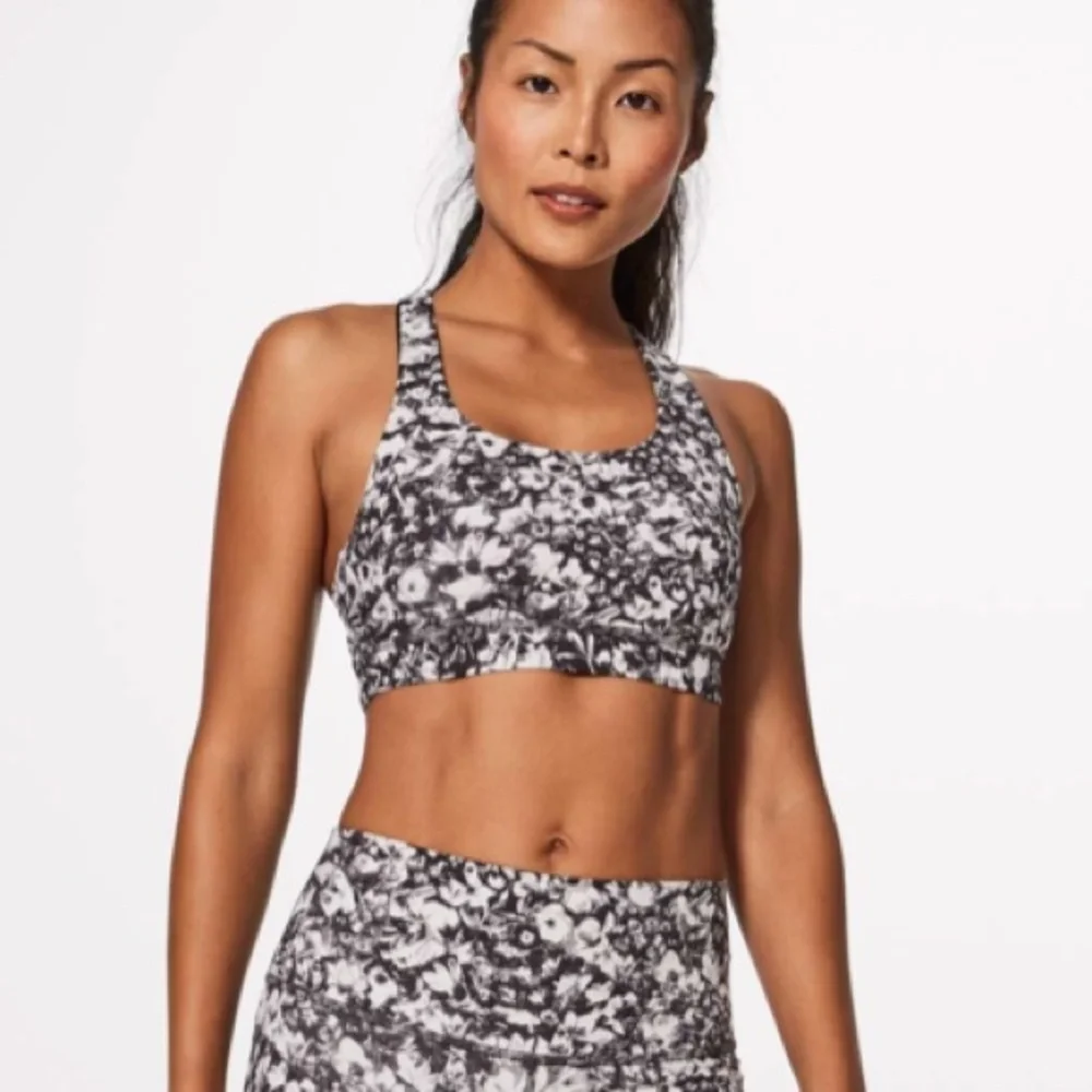 LULULEMON - Invigorate Bra